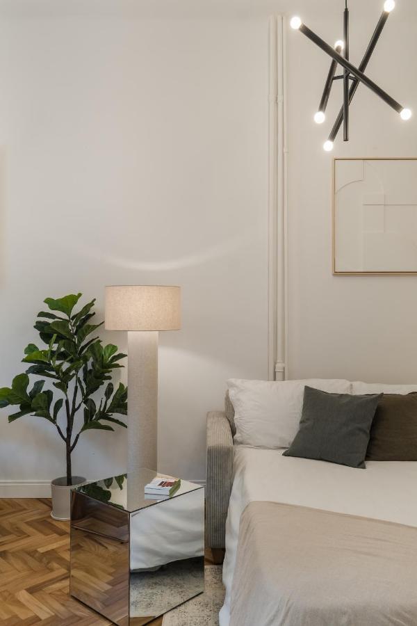 Casa Unica Milano - Elegant Apartment With Balcony - Centrale 1 Milão Exterior foto